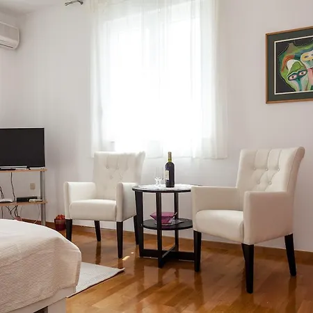 Rafael Apartmán *